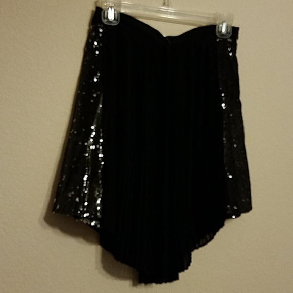 NEW, Kiwi Tucker skirt - Picture 4 of 8